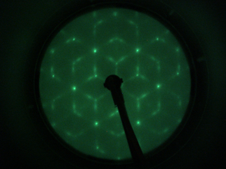 LiNbO3 (0001) - Mg - T1 - LEED Pattern 110 eV