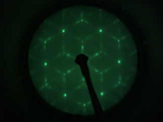 LiNbO3 (0001) - Mg - T1 - LEED Pattern 75 eV