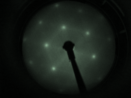 Ti / AlN / Si (100) - LEED Pattern 150 eV